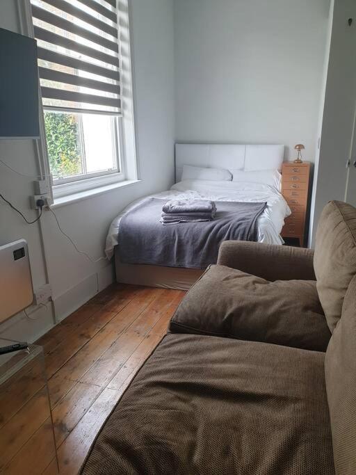 Apartment 4 Quiet Compact Studio With Garden View - Best Location - Comfortable - Quiet