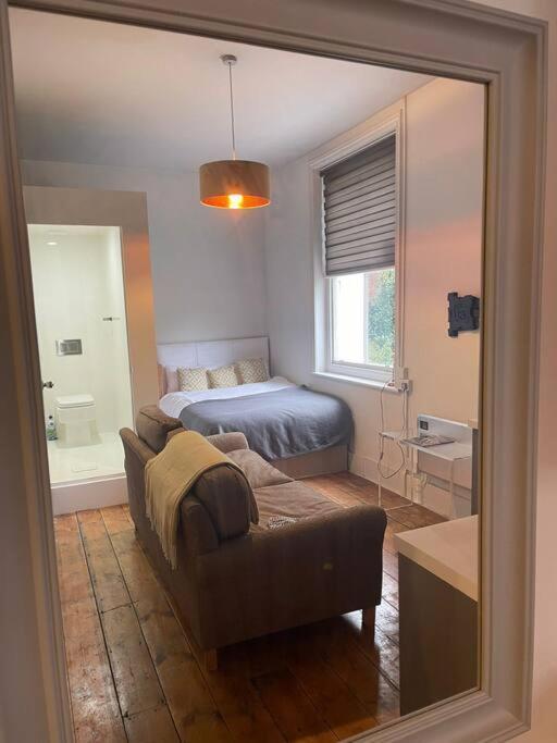 4 Quiet Compact Studio With Garden View - Best Location - Comfortable - Quiet * Brighton