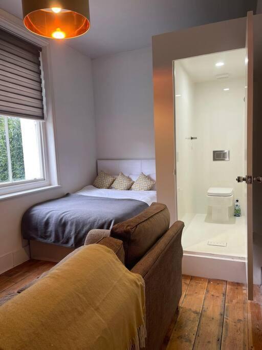 Apartment 4 Quiet Compact Studio With Garden View - Best Location - Comfortable - Quiet