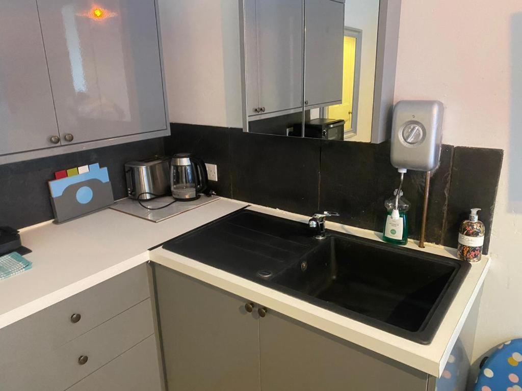 4 Quiet Compact Studio With Garden View - Best Location - Comfortable - Quiet Brighton